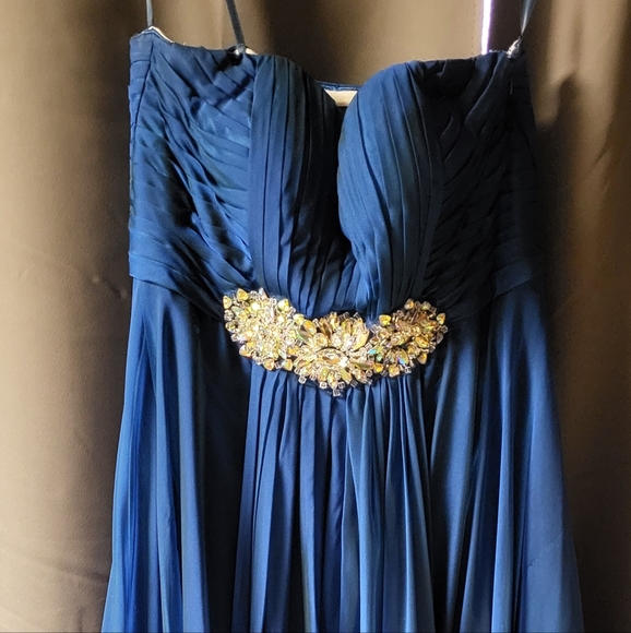 Angela & Alison Graduation Dress - Picture 3 of 7